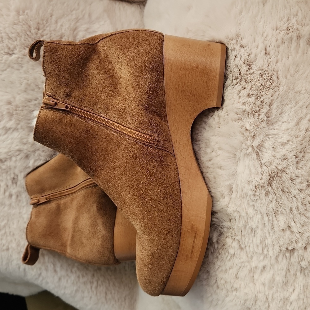 NWOB Andre' Asssous Tan Suede Clog Boots-Size 10​​​​​​​​ - Picture 4 of 7